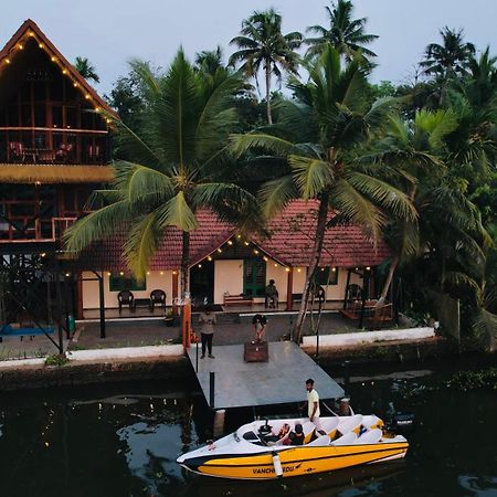 شقة Tulsi Kayal Retreat Champakulam المظهر الخارجي الصورة