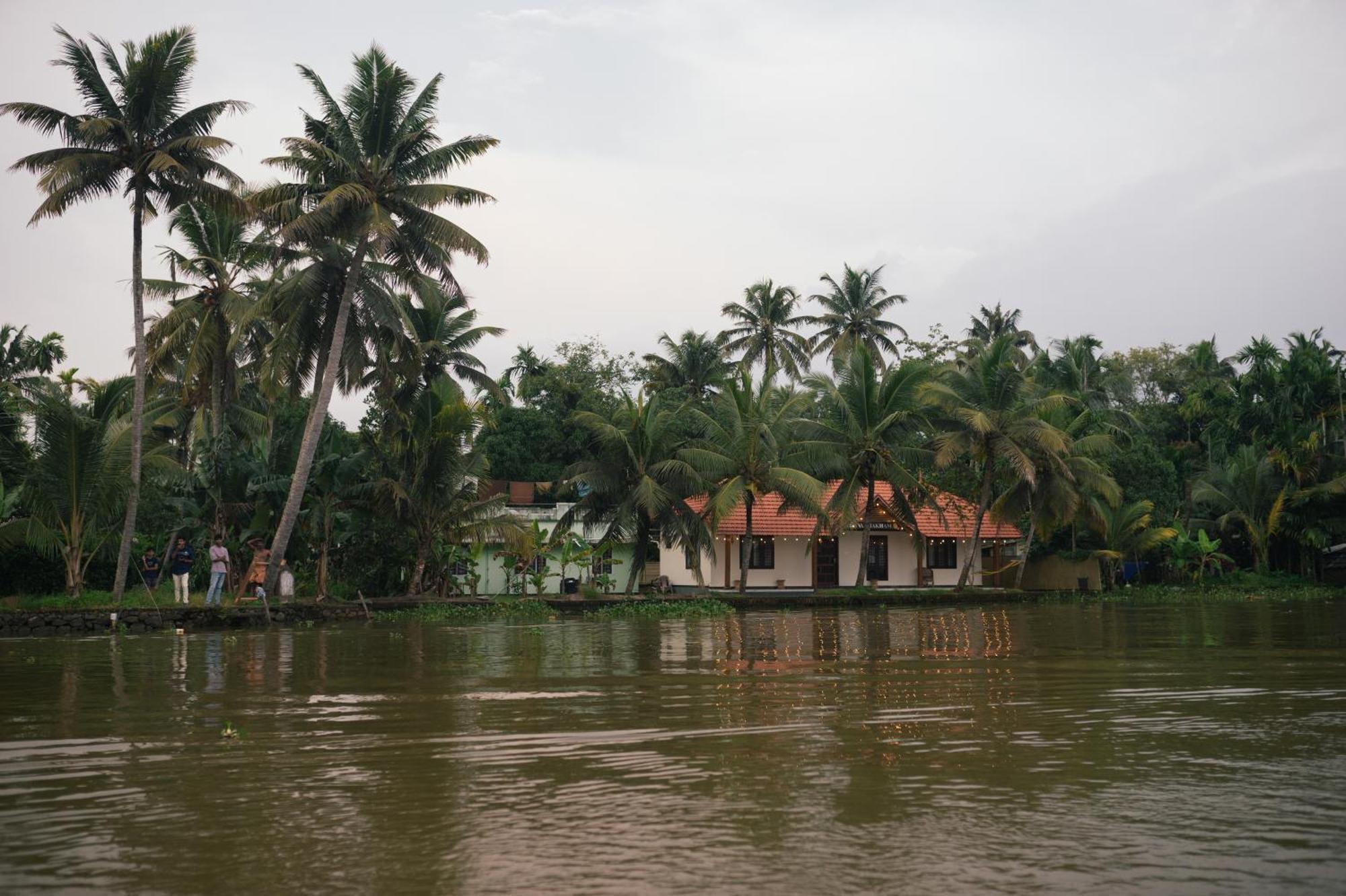 شقة Tulsi Kayal Retreat Champakulam المظهر الخارجي الصورة