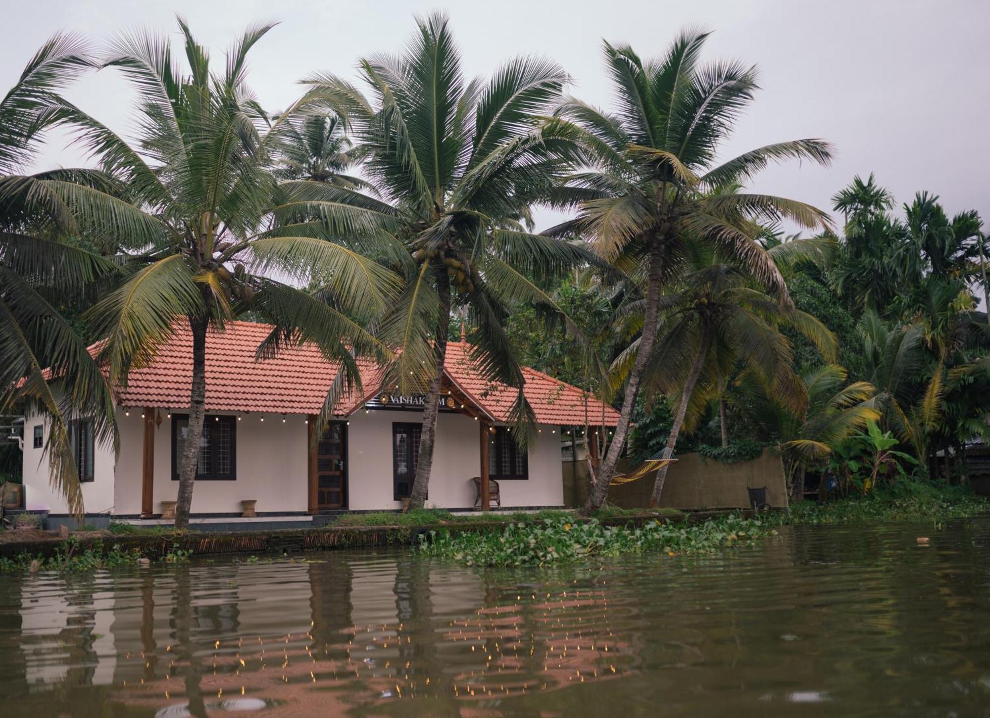 شقة Tulsi Kayal Retreat Champakulam المظهر الخارجي الصورة