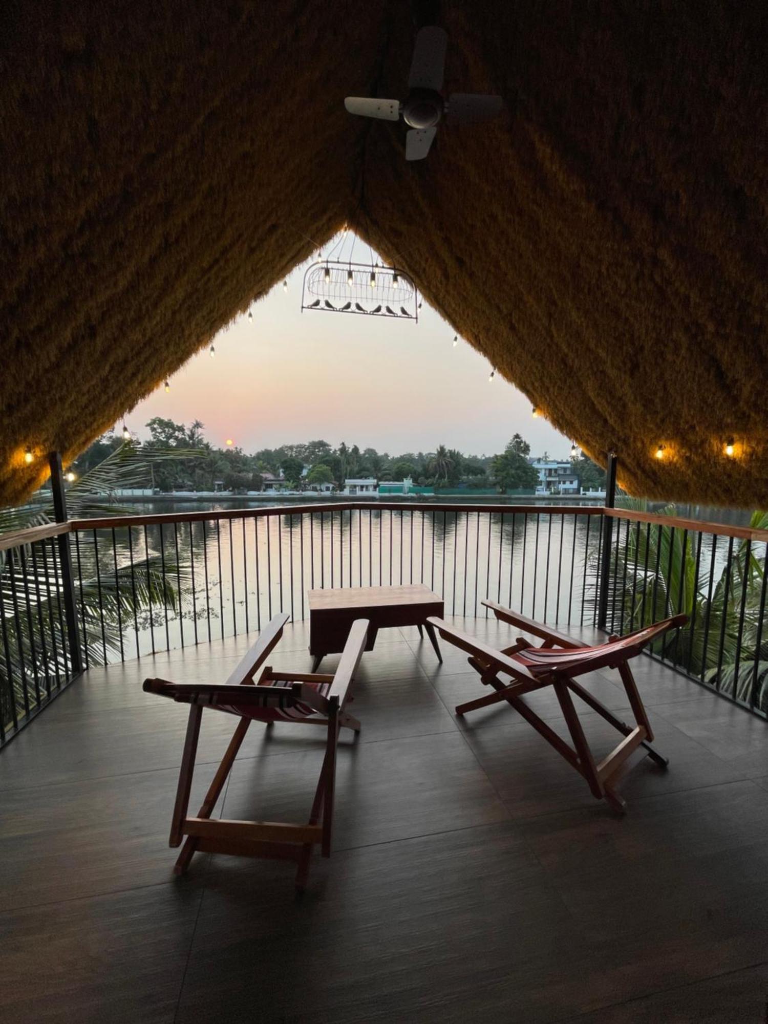 شقة Tulsi Kayal Retreat Champakulam المظهر الخارجي الصورة