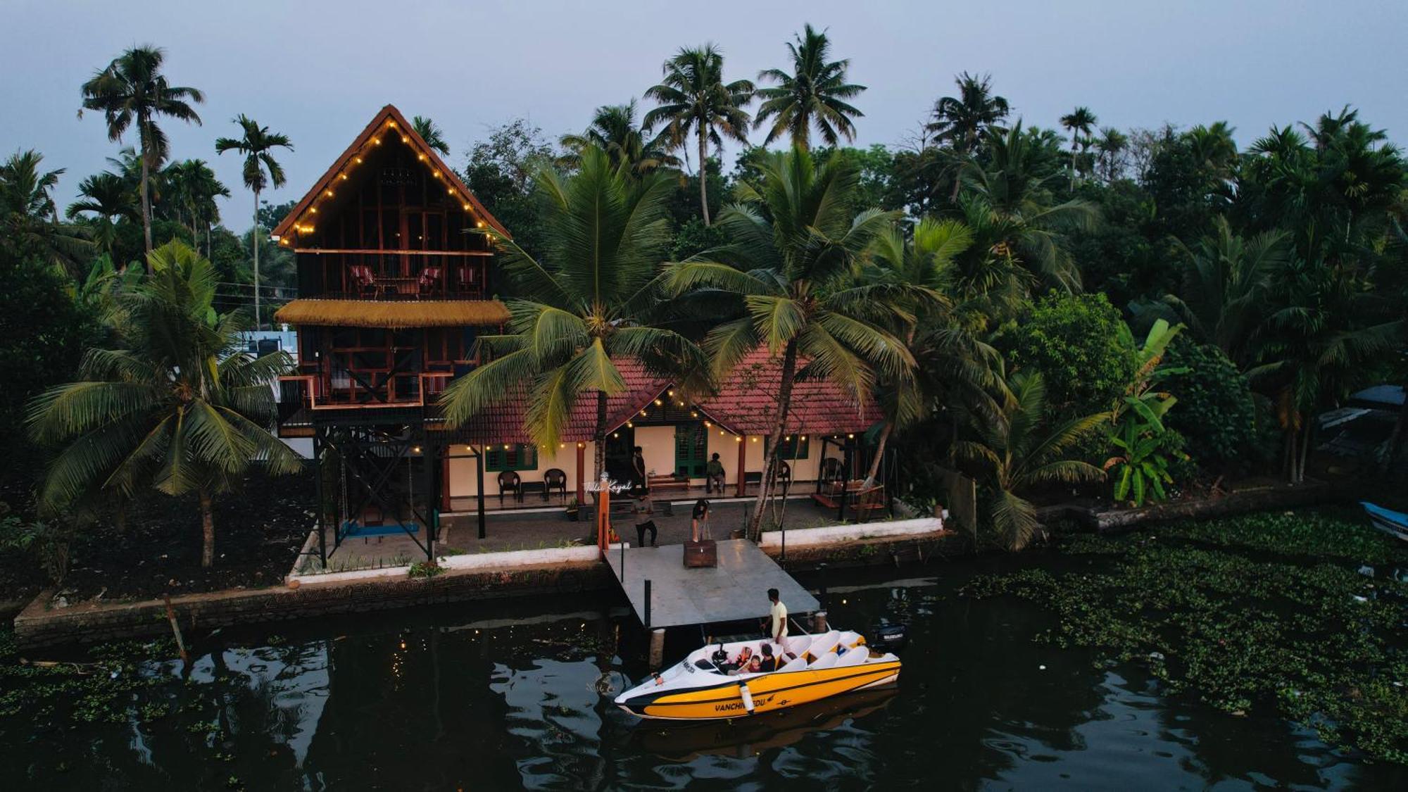 شقة Tulsi Kayal Retreat Champakulam المظهر الخارجي الصورة
