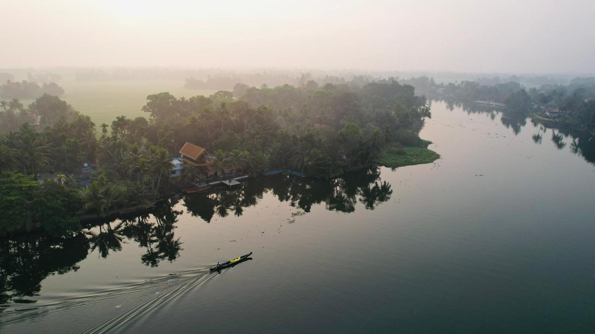 شقة Tulsi Kayal Retreat Champakulam المظهر الخارجي الصورة