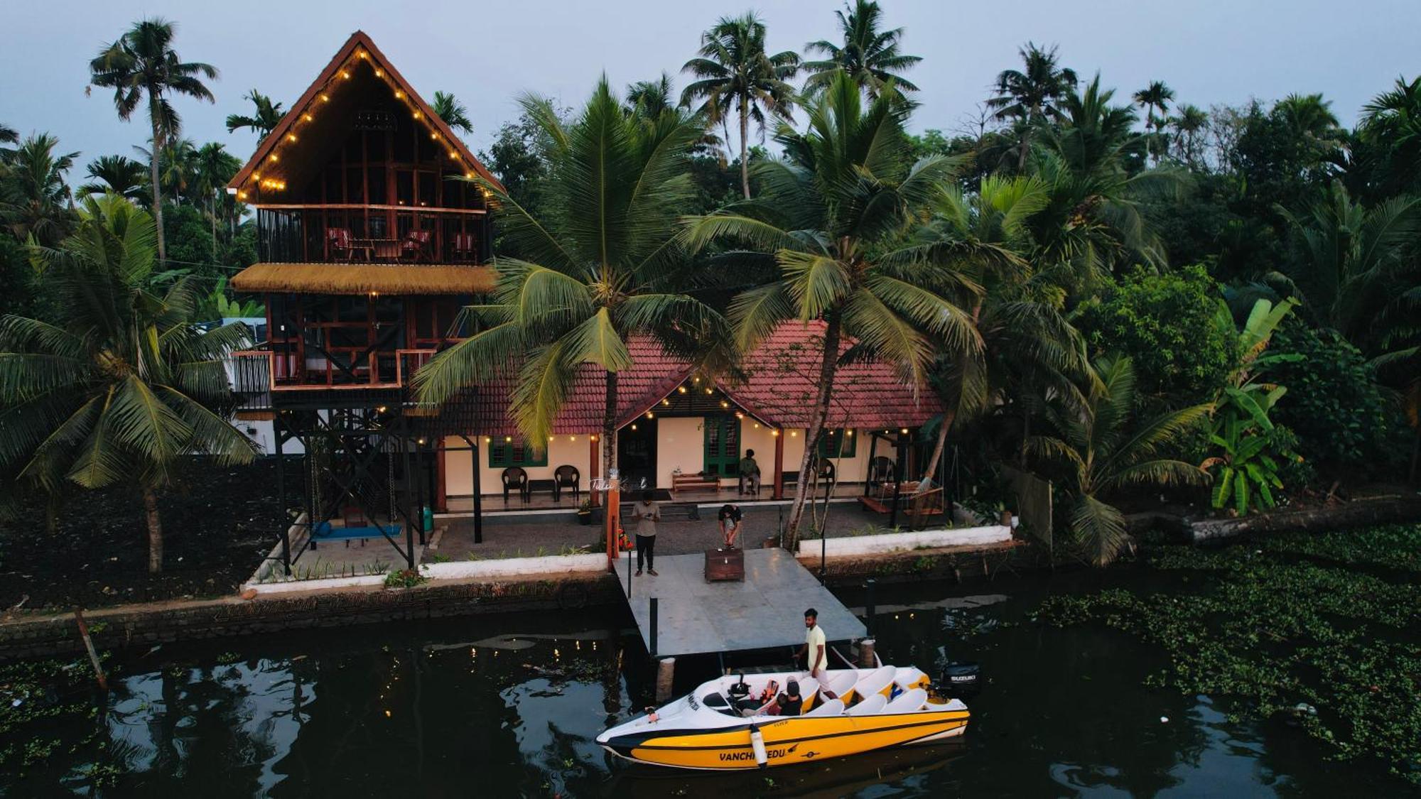 شقة Tulsi Kayal Retreat Champakulam المظهر الخارجي الصورة