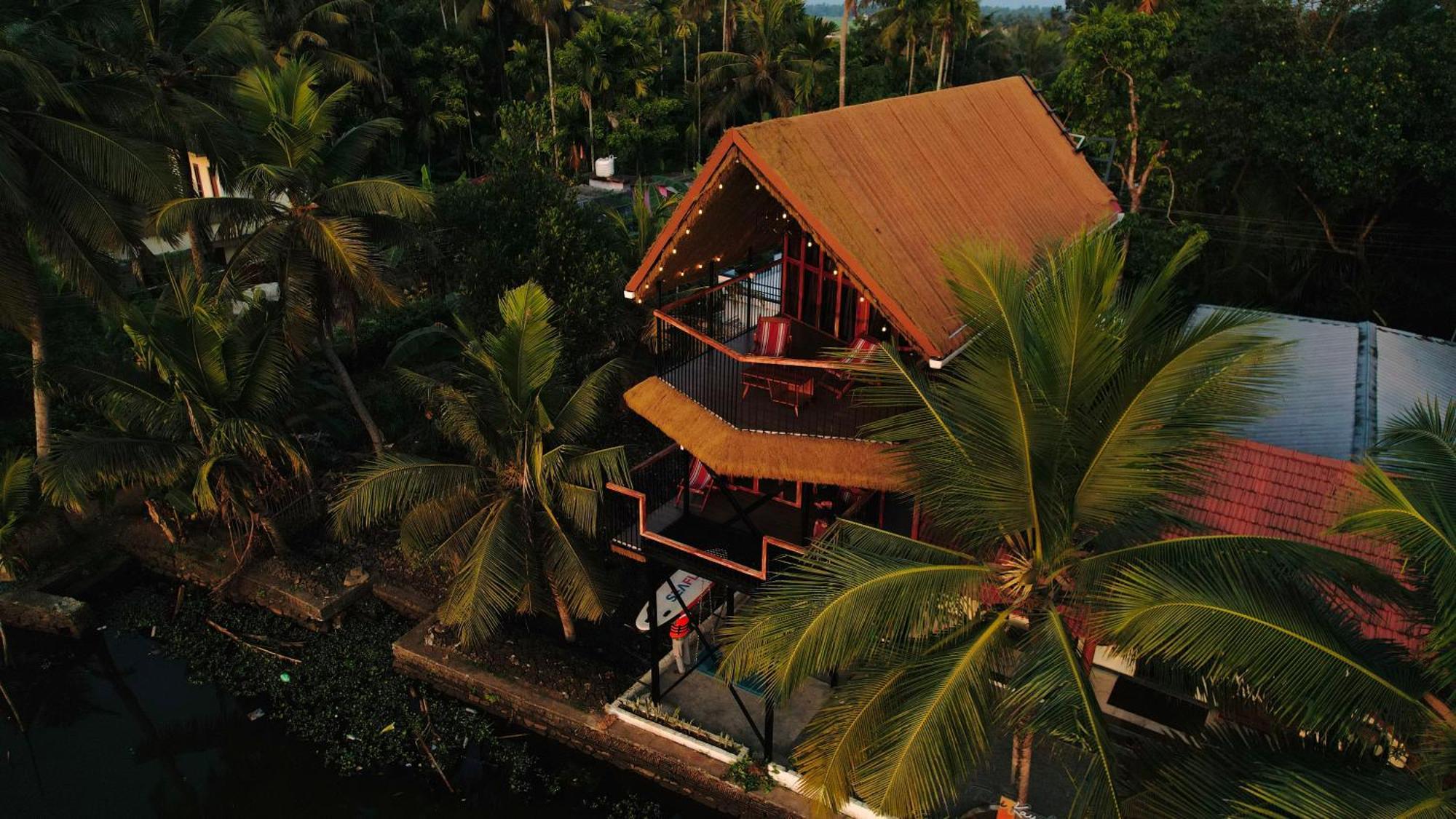 شقة Tulsi Kayal Retreat Champakulam المظهر الخارجي الصورة