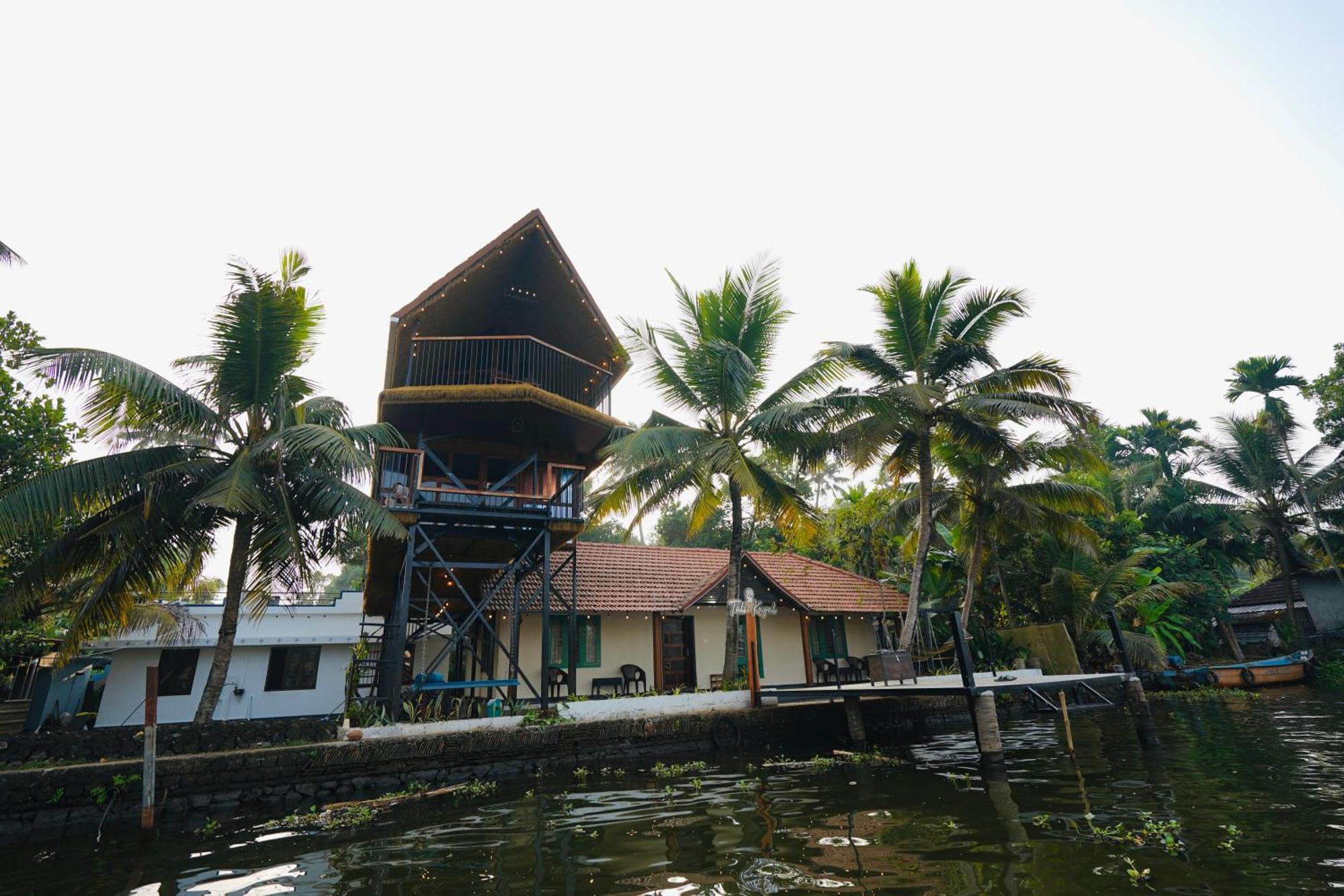 شقة Tulsi Kayal Retreat Champakulam المظهر الخارجي الصورة