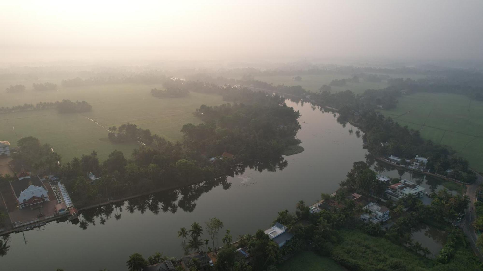 شقة Tulsi Kayal Retreat Champakulam المظهر الخارجي الصورة