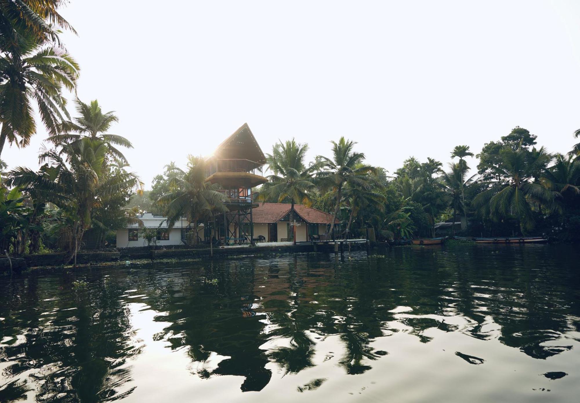 شقة Tulsi Kayal Retreat Champakulam المظهر الخارجي الصورة