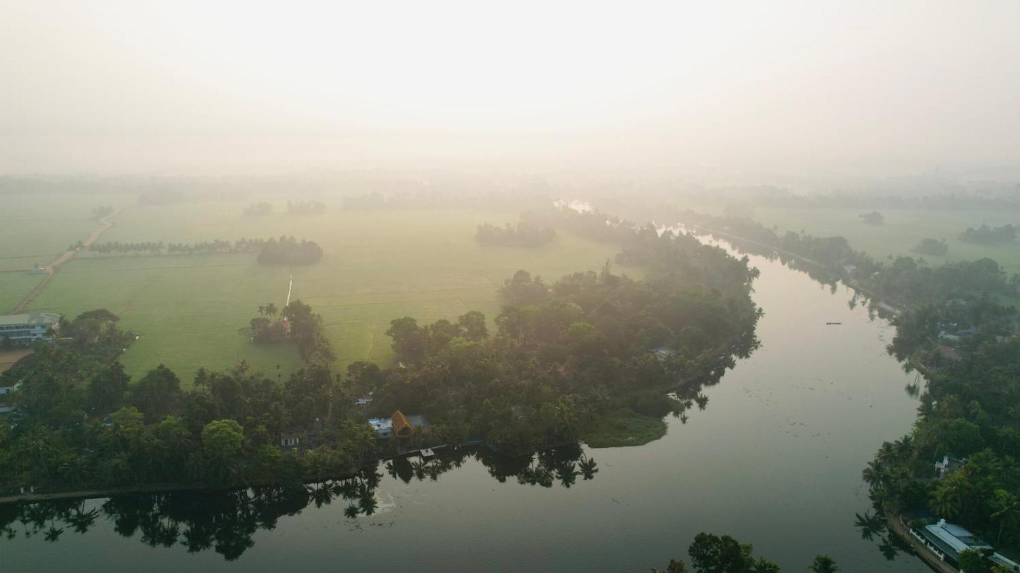 شقة Tulsi Kayal Retreat Champakulam المظهر الخارجي الصورة