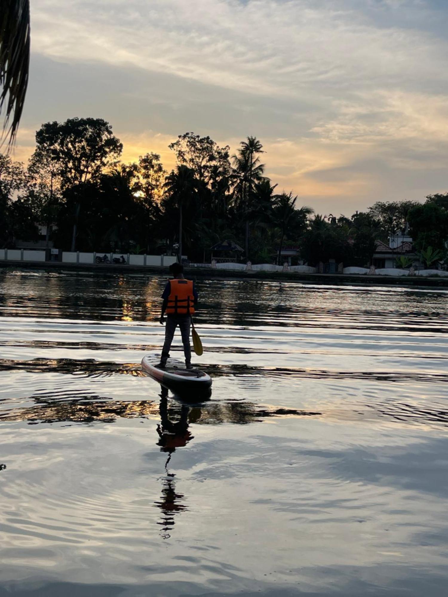 شقة Tulsi Kayal Retreat Champakulam المظهر الخارجي الصورة