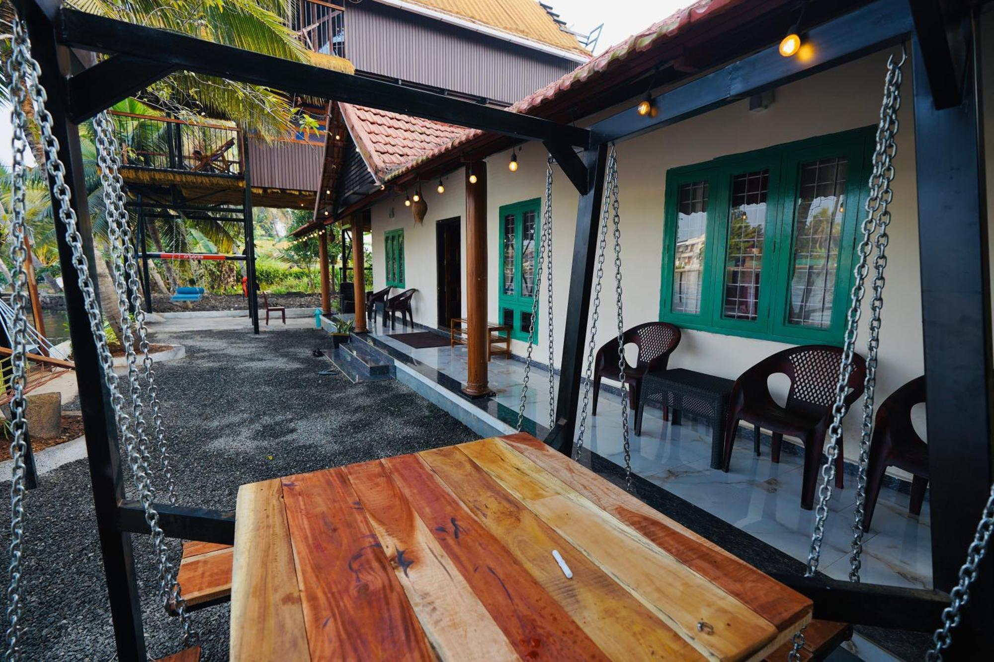 شقة Tulsi Kayal Retreat Champakulam المظهر الخارجي الصورة
