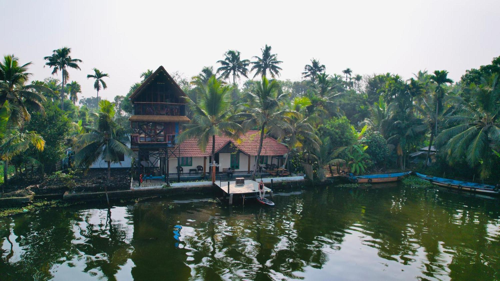 شقة Tulsi Kayal Retreat Champakulam المظهر الخارجي الصورة