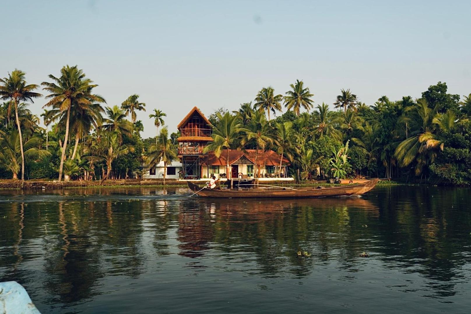 شقة Tulsi Kayal Retreat Champakulam المظهر الخارجي الصورة